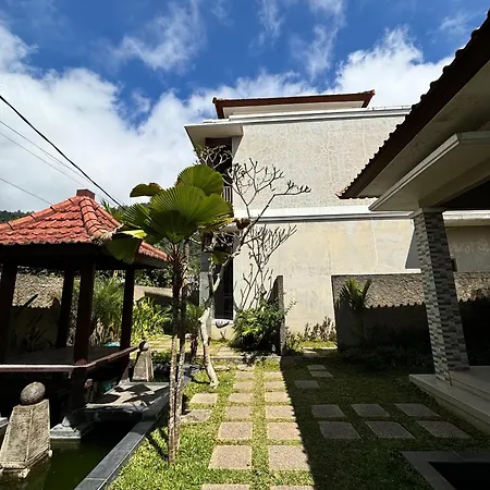 Double U Villa
